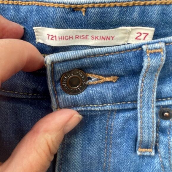 Levi’s high rise skinny medium wash distressed raw hem - Picture 3 of 6